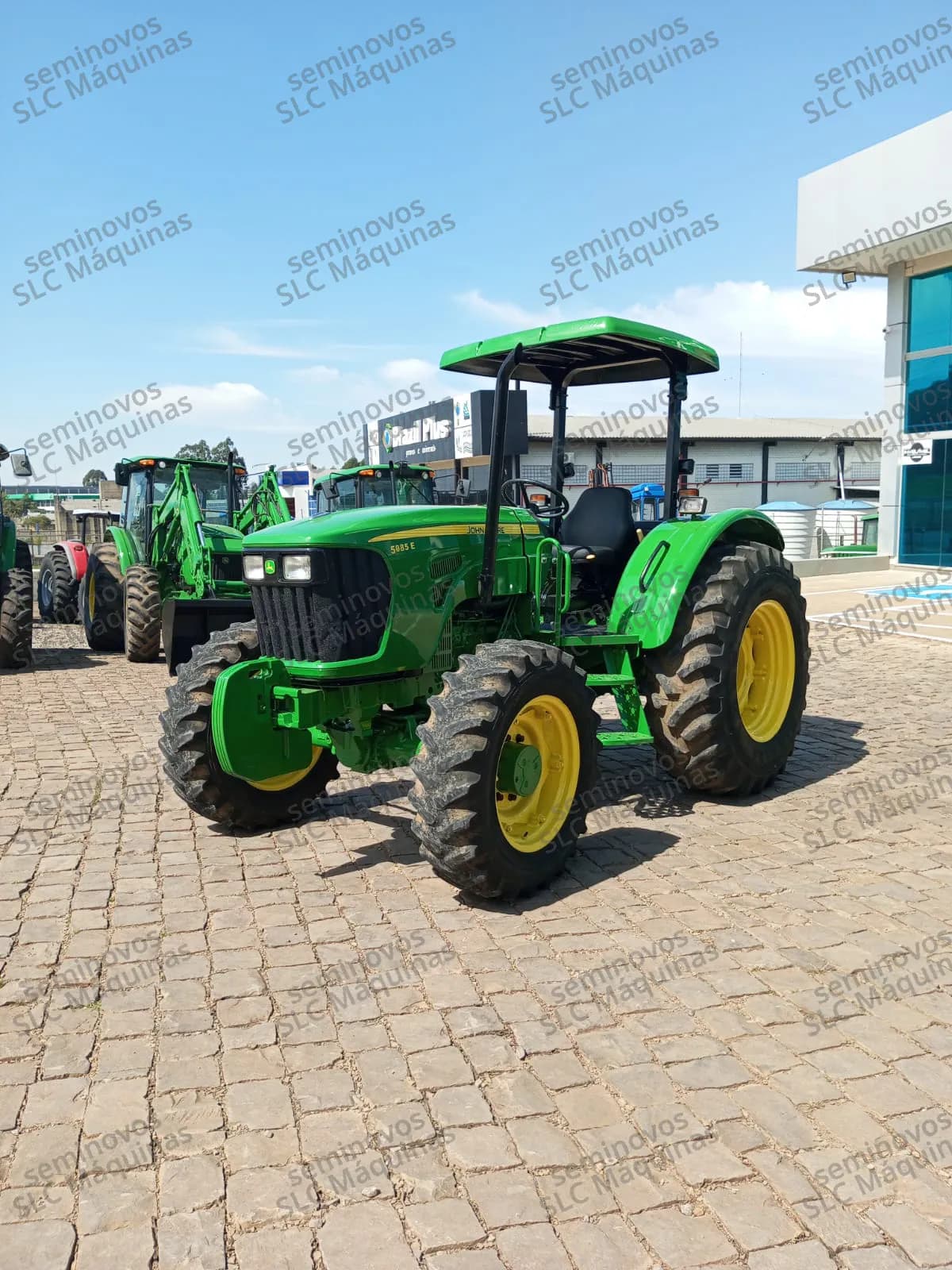 Trator John Deere 5085E - COD.4000722 USO